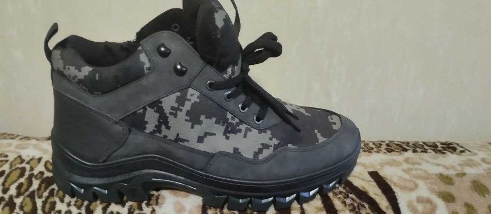 Берци високі демісезонні, 45 розмір