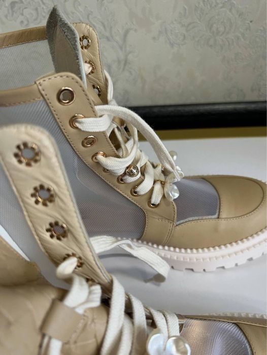 Нові легкі ботінки Helena Soretti. Італія.