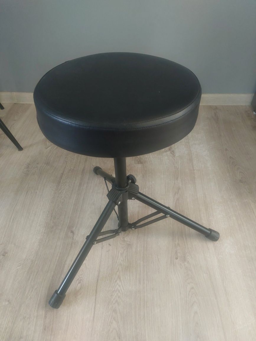 Taboret regulowany do gitary lub akordeonu