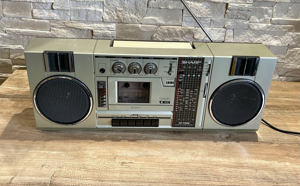 Kolekcjonerski radiomagnetofon Sharp GF  7300 HG