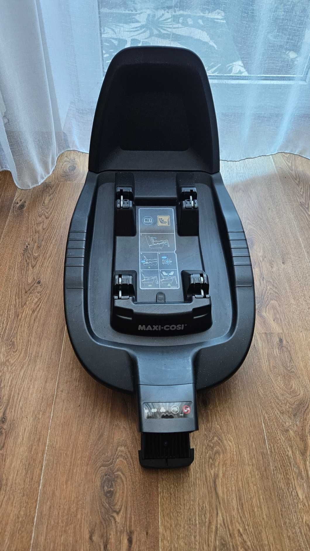 Fotelik z bazą: Maxi Cosi Pebble Pro i-Size z bazą FamilyFix3