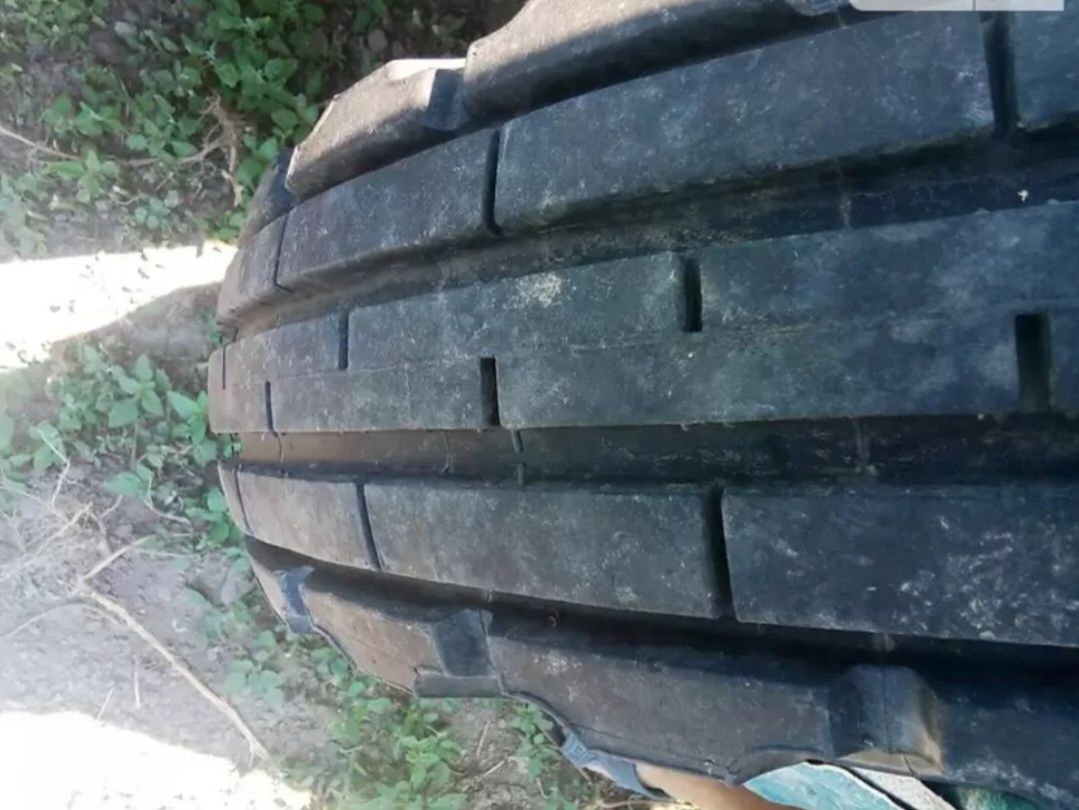 Продам прицеп- теліжку довжина 6м.
