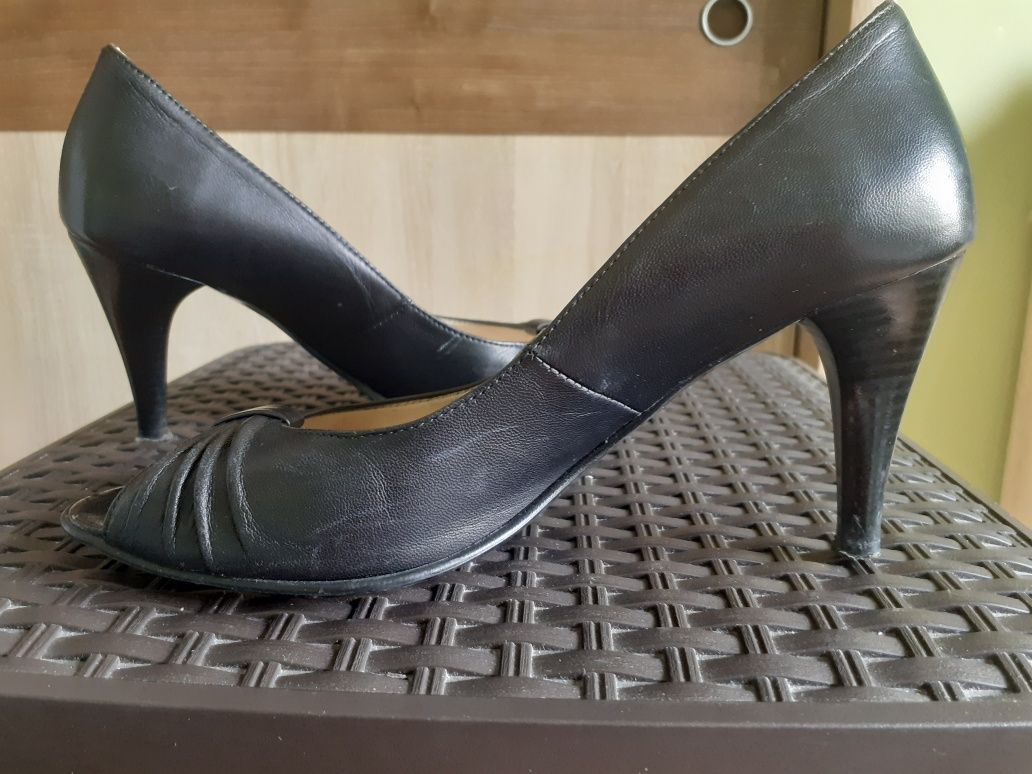 Buty na obcasie Embis
