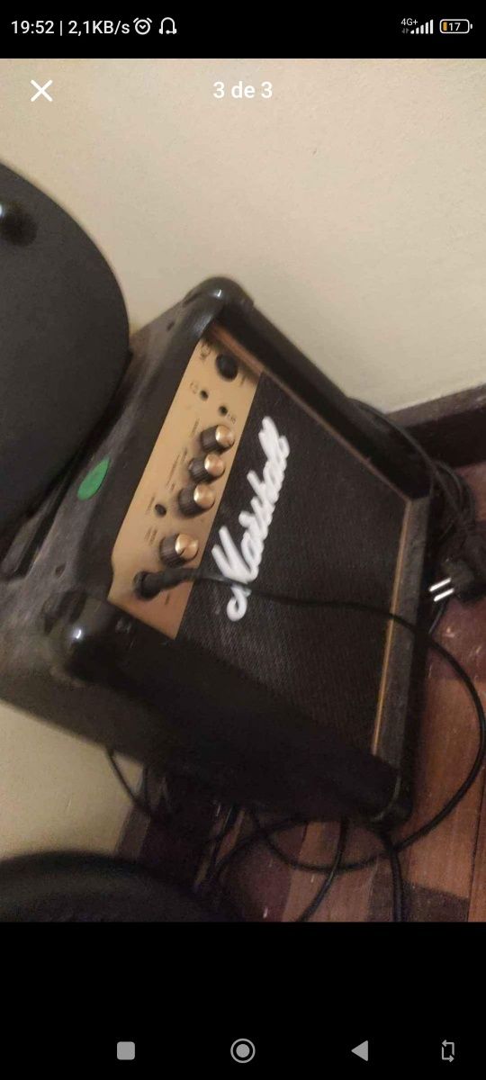 Guitarra elétrica Ibanez gio preto fosco e amplificador Marshall