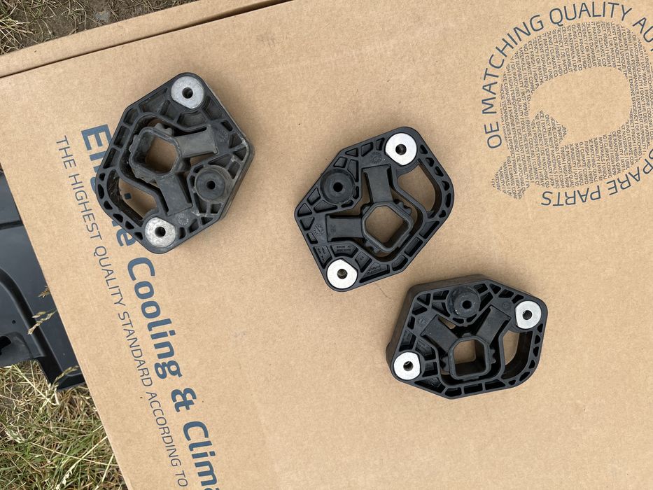 Втулка інтеркулера xc90 (16-), s/v/cc90 (17-), xc6 VOLVO 31439575