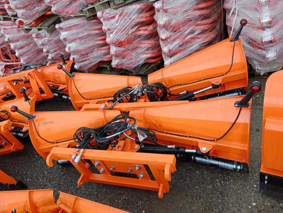 Pług Strzałkowy do śniegu Volant Metal-Technik 1,50 - 3,0m na Tuz Tur
