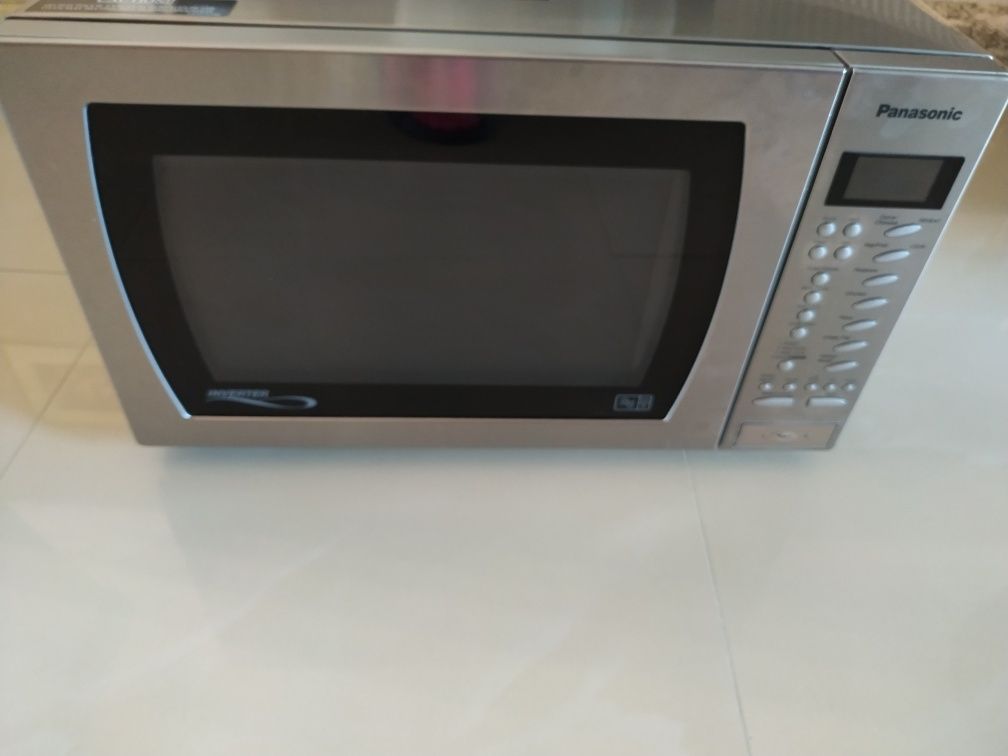 Kuchenka mikrofalowa Panasonic INOX duża z grillem  nie grzeje