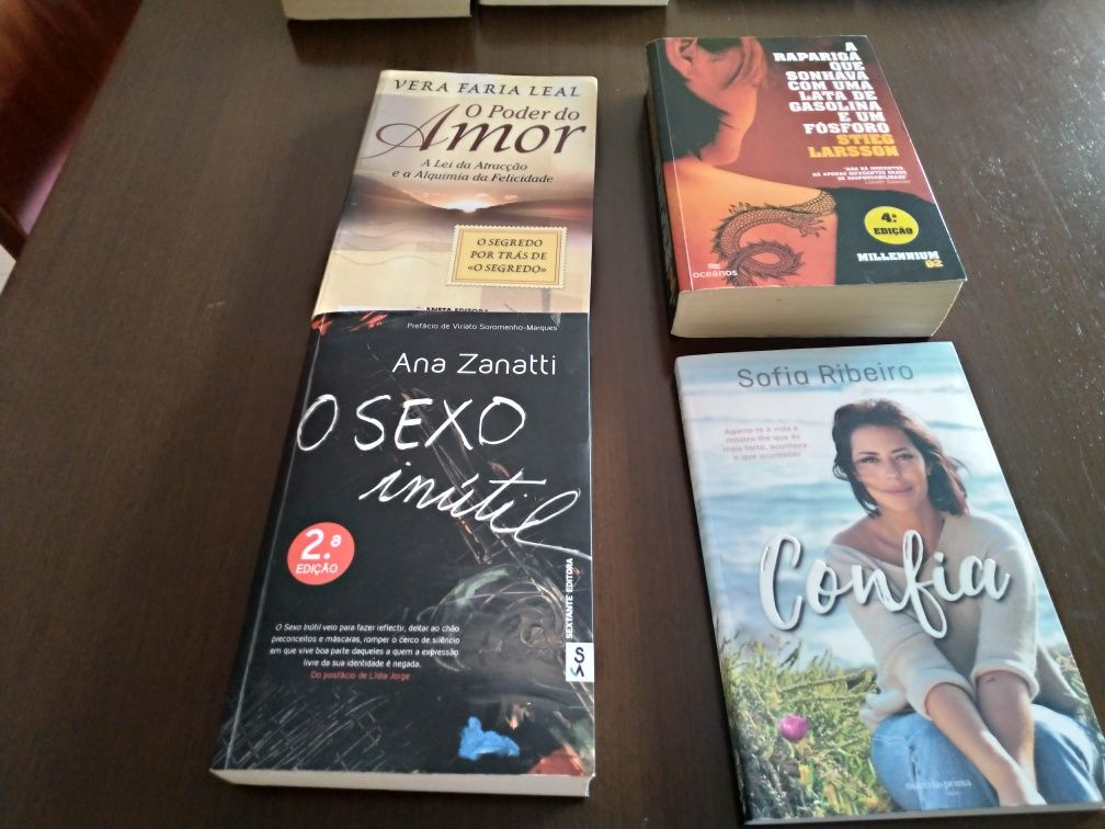 Vários livros em bom estado