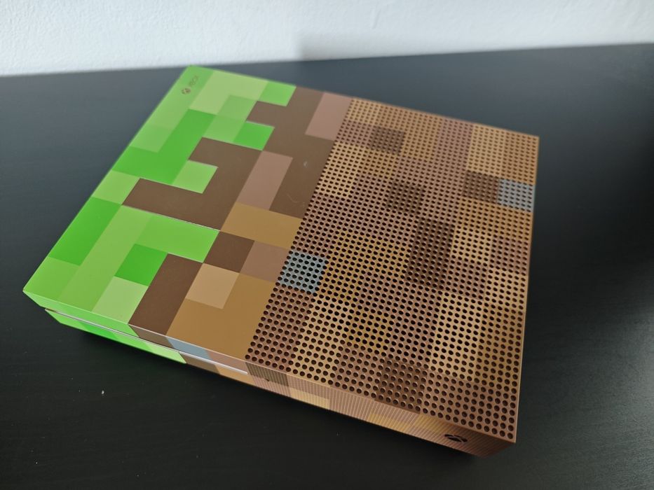 Xbox One S Minecraft Edition