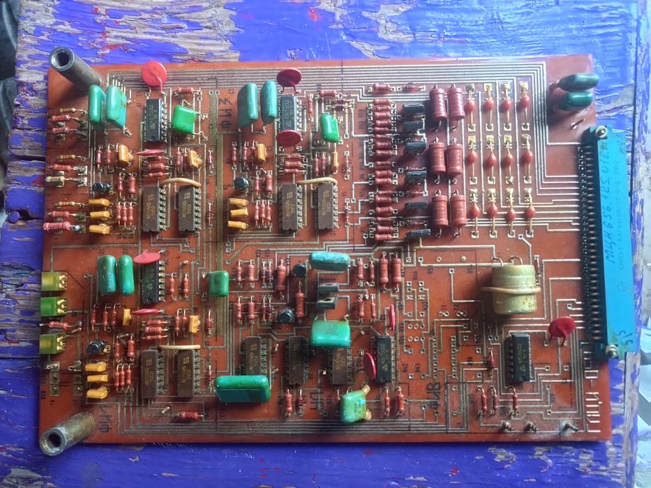 Плати на станкі.