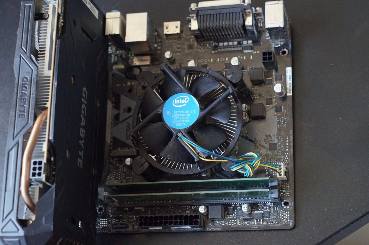 Intel core i5-9400f з материнською платою, відеокартою 1060 і пам'ят