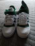 Ténis Adidas verde e branco