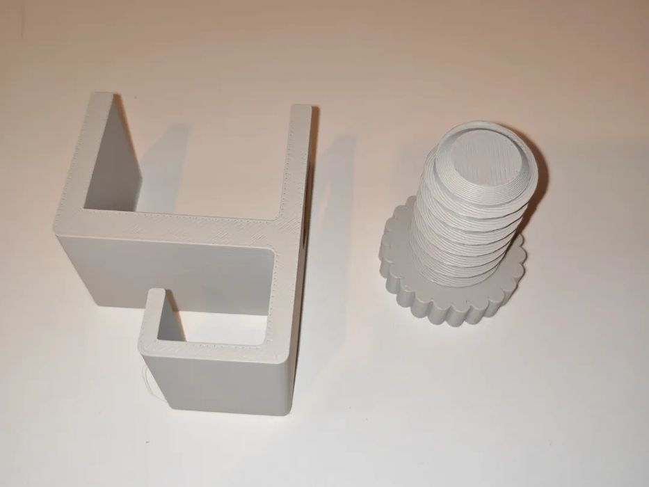 Suporte de Cabos para Secretária com Braçadeira