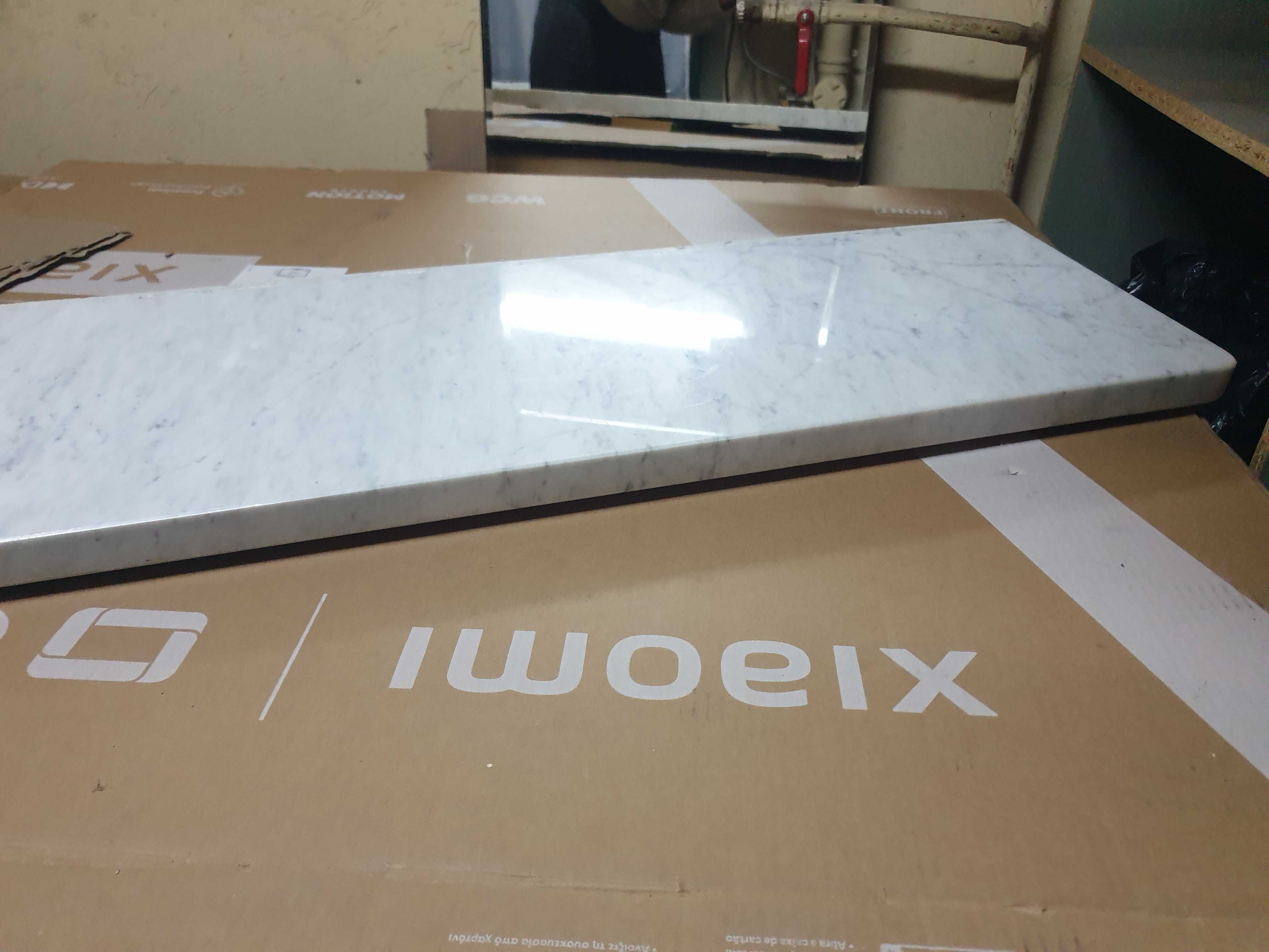 Parapet marmurowy 92cm marmur matmurowy bialy jasny szary mazany