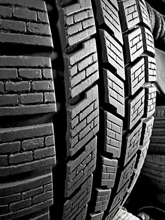 Шини Б/в 235.60.18 комплект Pirelli