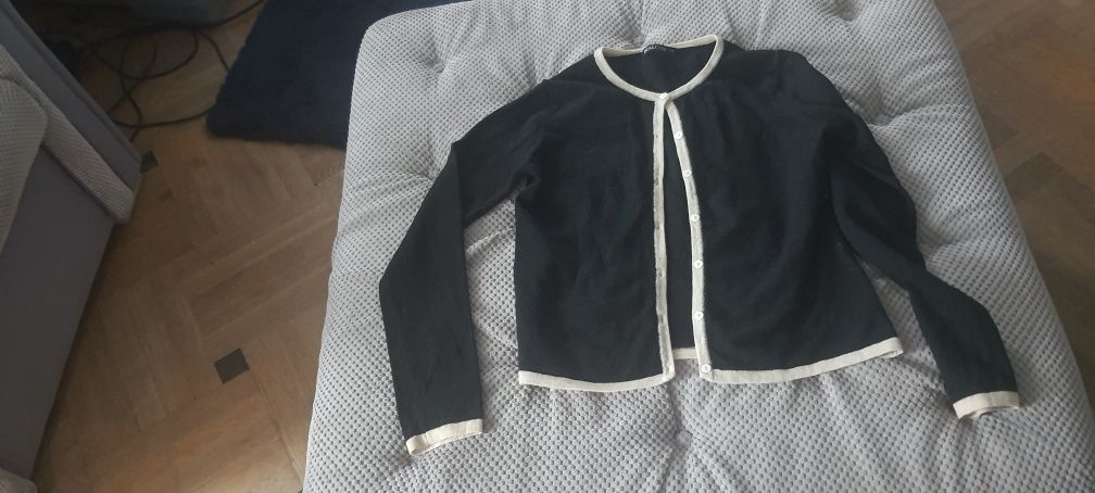 Bardzo kobiecy sweter firmy BIALCON