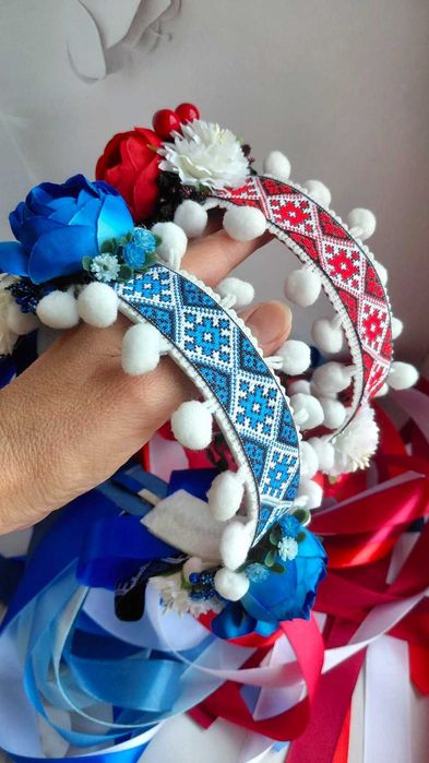 Чільце українське з помпонами. Віночок-чільце зі стрічками