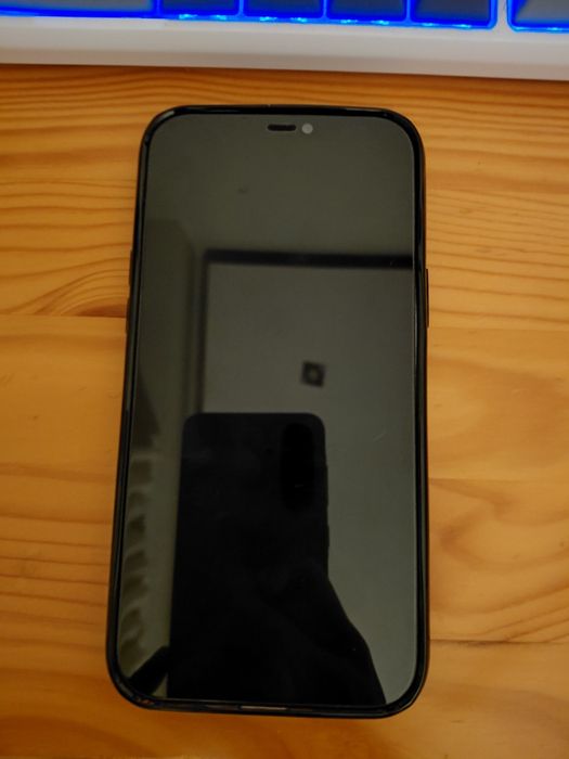 Iphone 12 Pro Max com capa mous