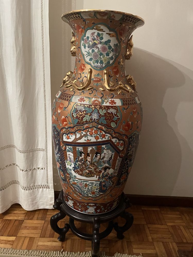 Jarrão decorativo - com base em madeira incluida.