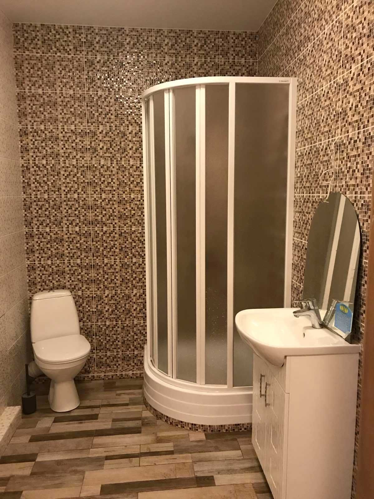 Продам квартиру Привокзальна 8