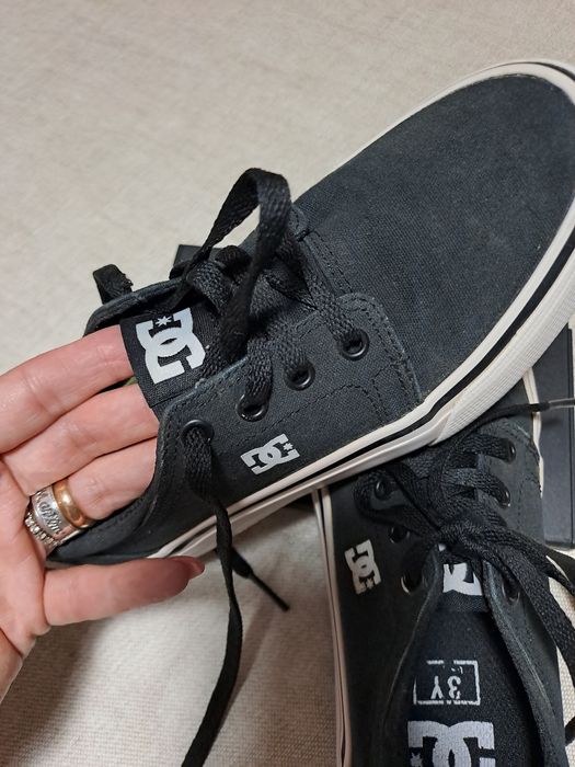 Tenis DC como novos,  tamanho 34
20.00