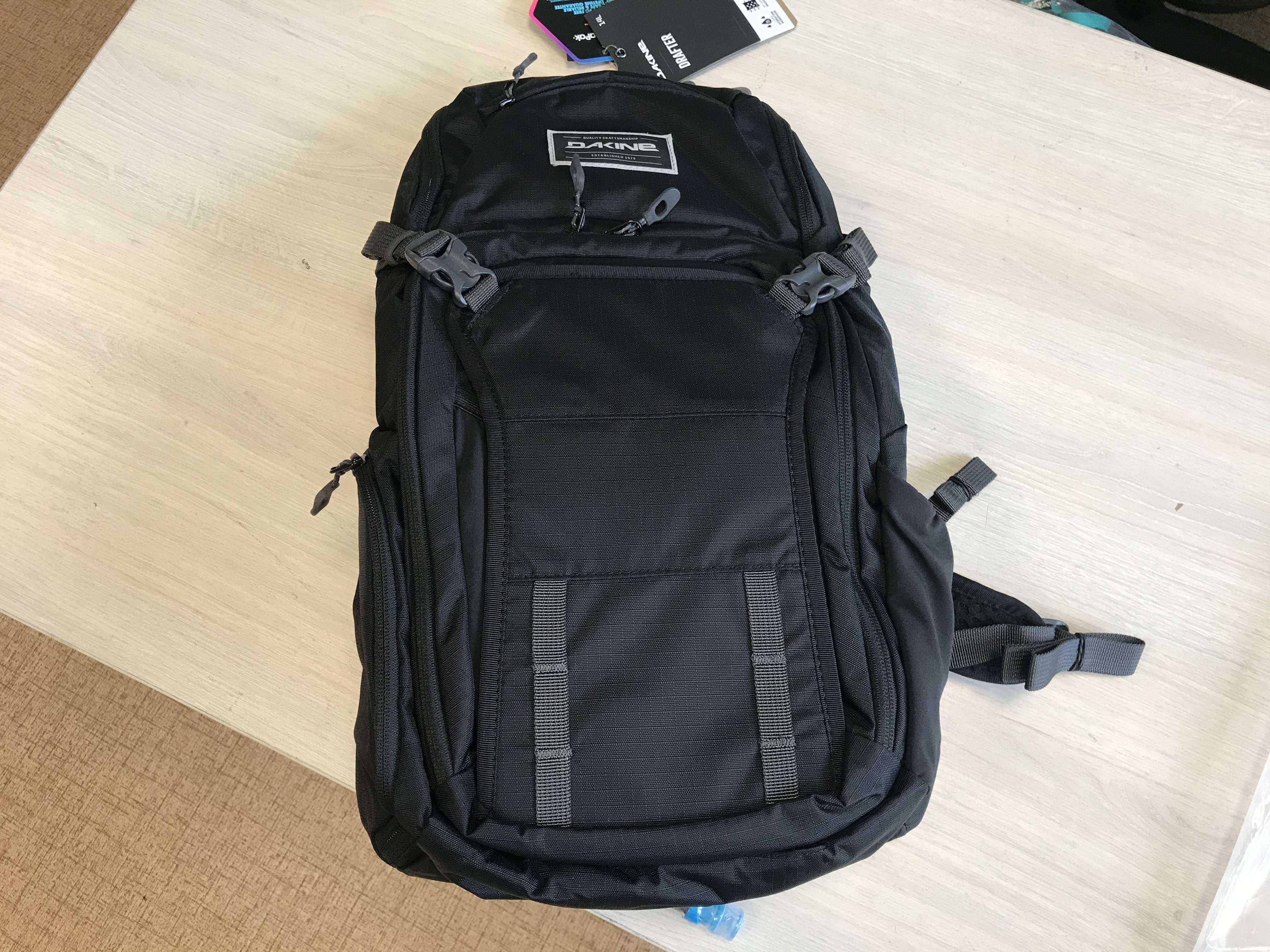 Рюкзак для велосипеда велорюкзак з гідратором Dakine Drafter 14L