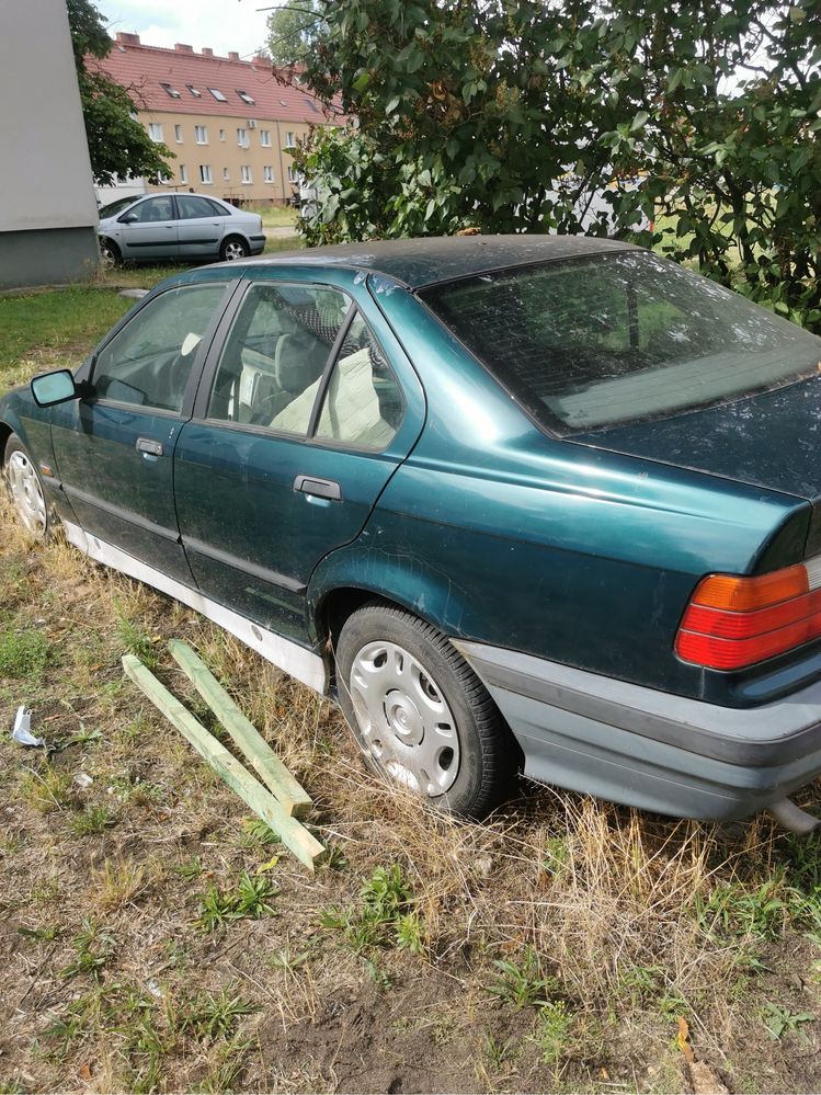 Sprzedam bmw e36 lekko uszkodzone