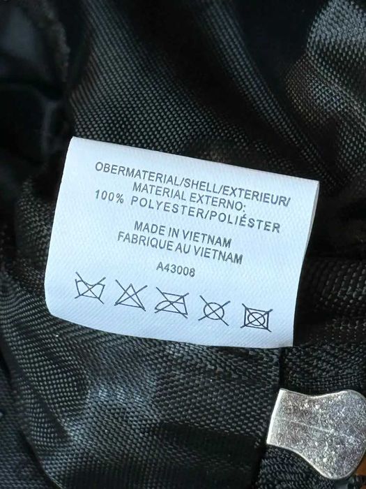 Сумка через плече Adidas у чорному кольорі.