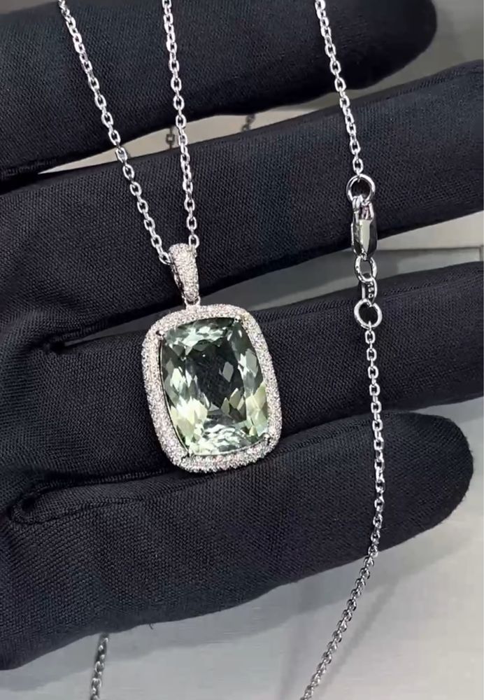 Золотое Колье с бериллом 9.94ct и бриллиантами 0.51ct