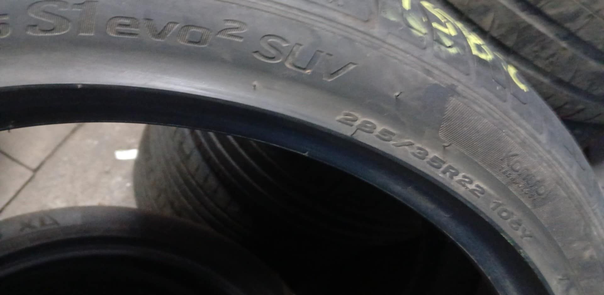 Opony 285/35/R22
