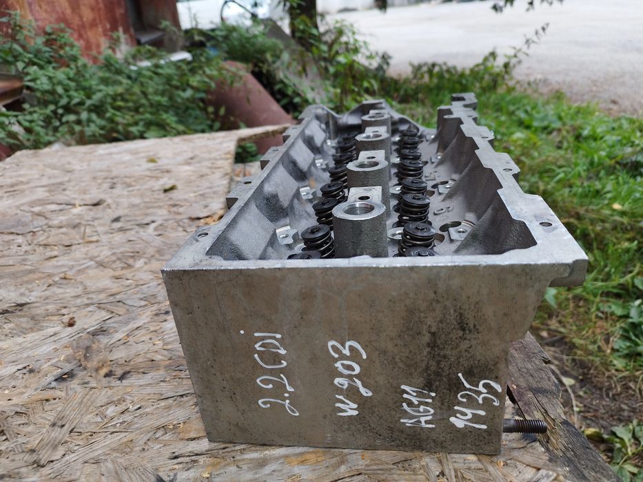 Головка блока цилиндров (ГБЦ) A6110105020 Mercedes W203 2.2 CDi