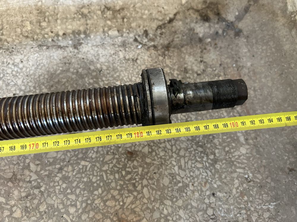 Śruby kulowe z nakrętkami różne 64-192cm(liniowy zespół śeub kólowych)