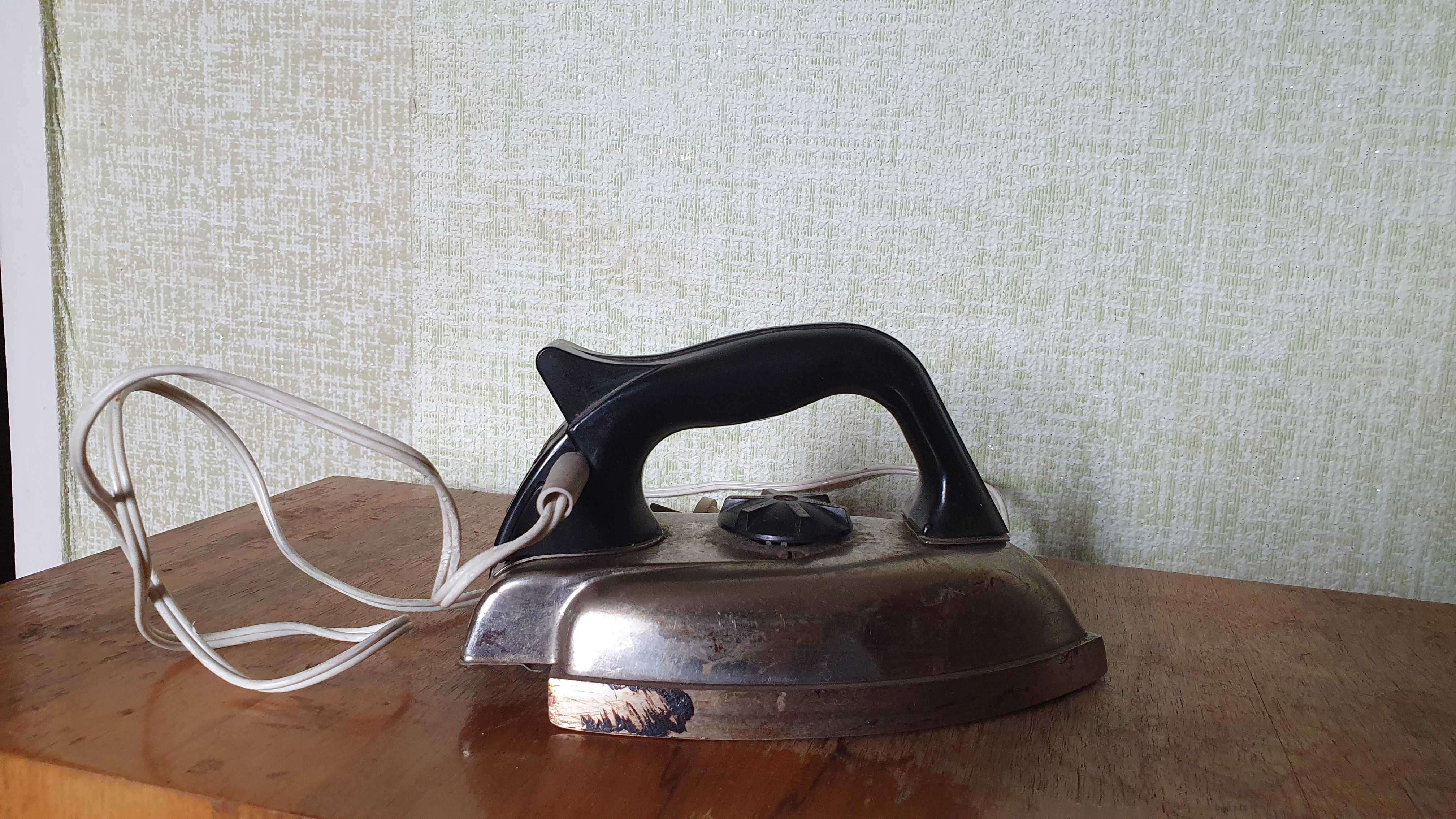 Утюг СССР ХЭМЗ УЭ-8 1969 год.
