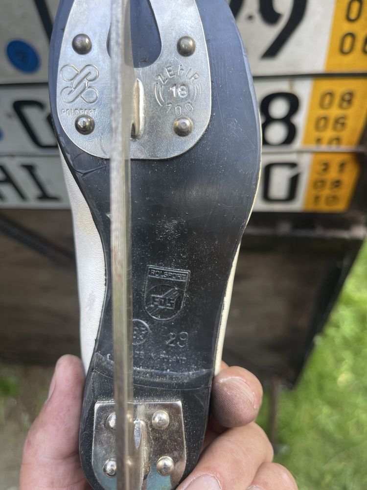 Łyżwy  nowe prl z podelkiem