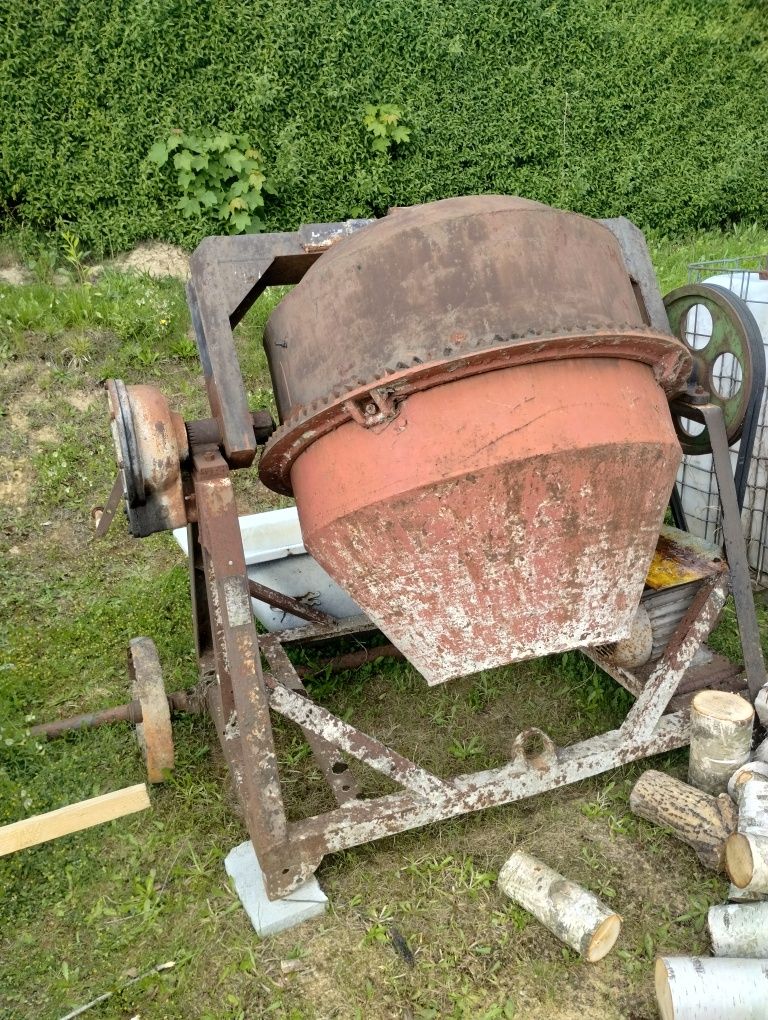 Betoniarka 25, 300l