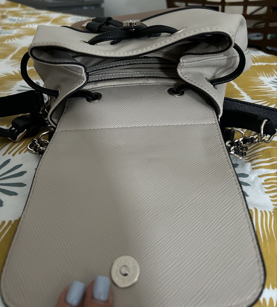 Mochila Guess comp nova