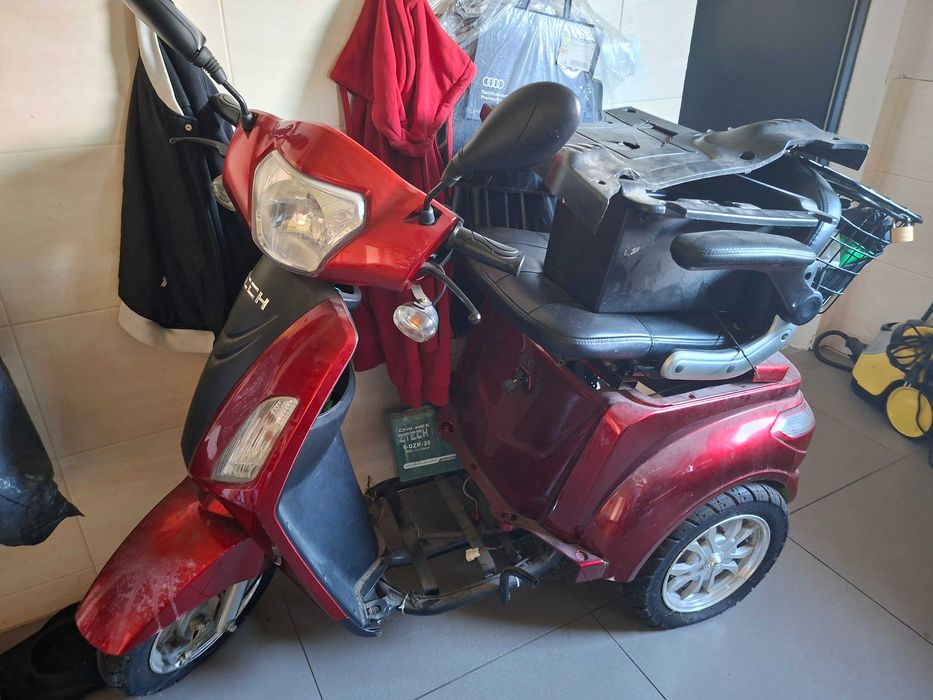 Skuter elektryczny inwalidzki trójkołowy ZT15