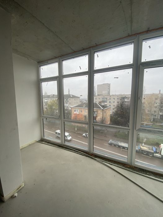 Продаж євро 3-х кімнатної квартири студії, з частковими роботами