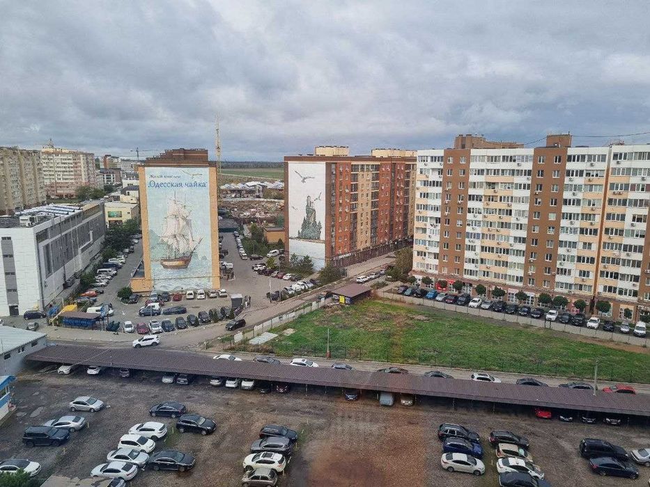 Продам кладовку на этаже. Сахарова 9. Для хранения вещей.