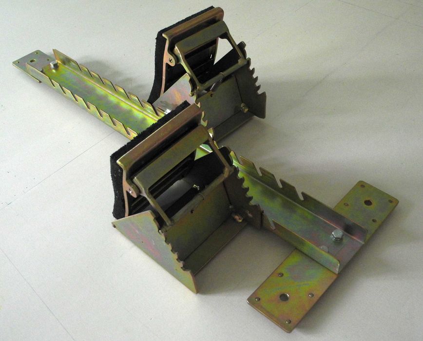 Станки стартовые легкоатлетические. Диски для метания. Жерди брусьев.