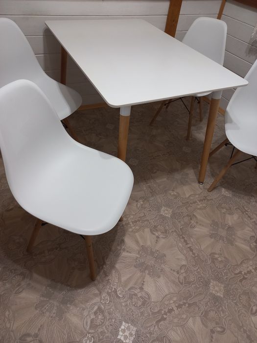 Стіл кухонний зі стільцями