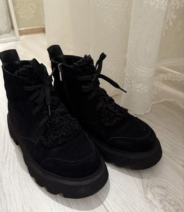 Зимові ботинки,38 розмір.За деталями пишіть у особисті повідомлення