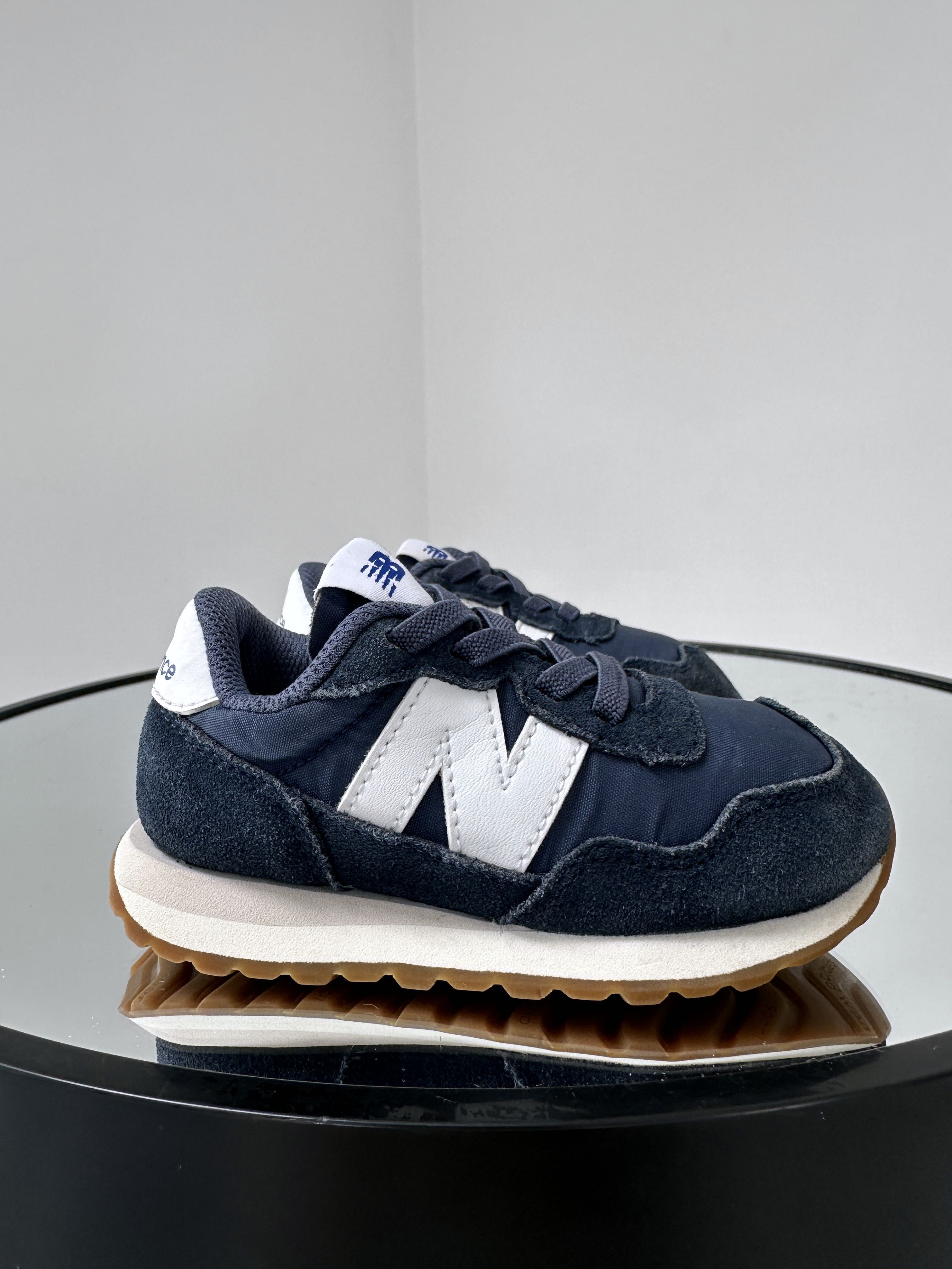 Кроссовки на шнурках резинках New Balance 237