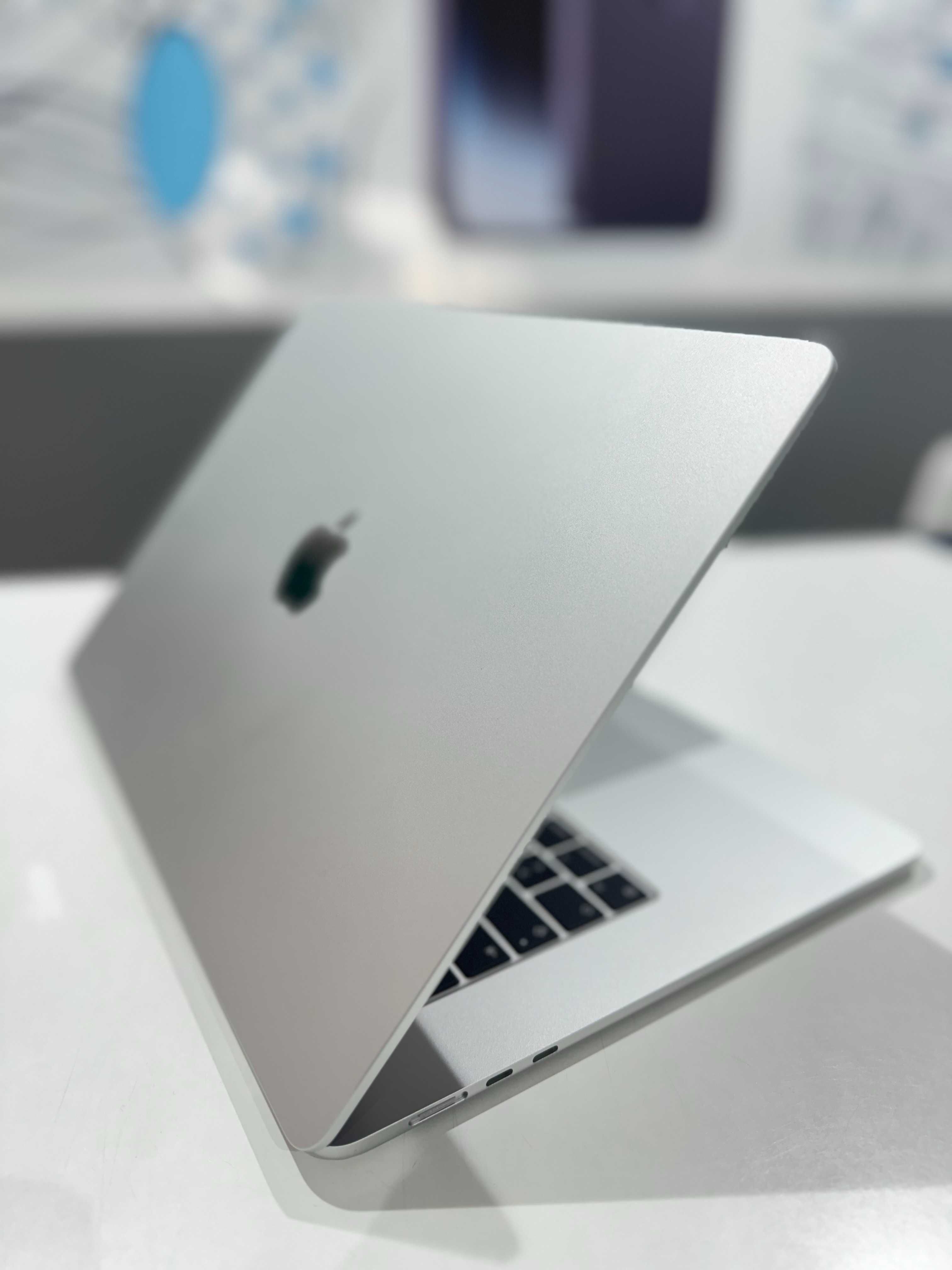 MacBook Air 15'' 2023 M2 8GB 256GB - Garantia 18 meses - Loja Ovar