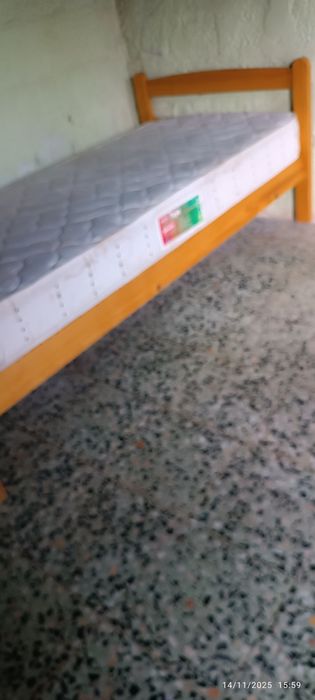 Cama com colchão. Em ótimo estado.  Solteiro aproveitem a oportunidade