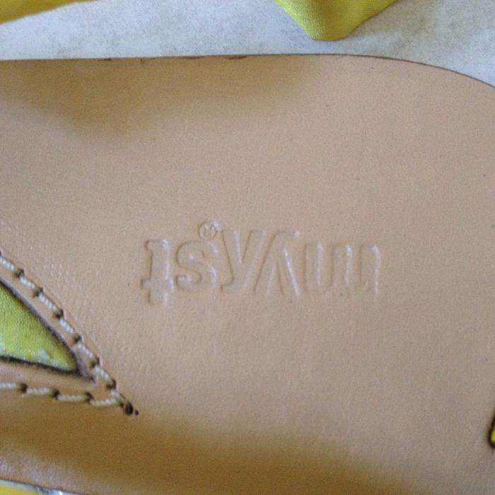 Sandálias novas, tamanho 38, lindas