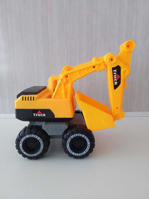 Продам игрушечный экскаватор