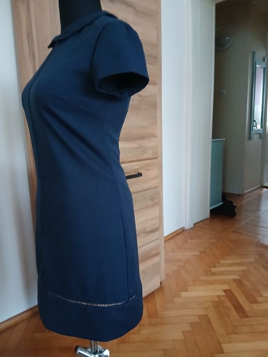 Elegancka sukienka Top  Secret  38 z kołnierzykiem granatowa