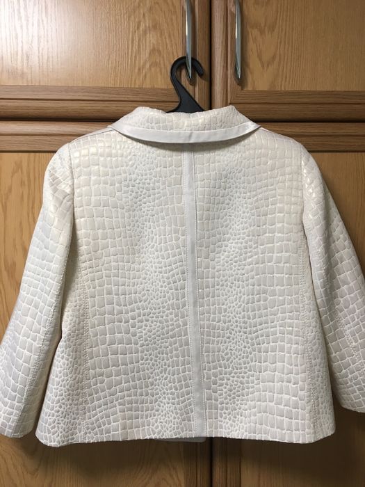 Красивый пиджак. Рисунок ткани-эмитац. кожи.