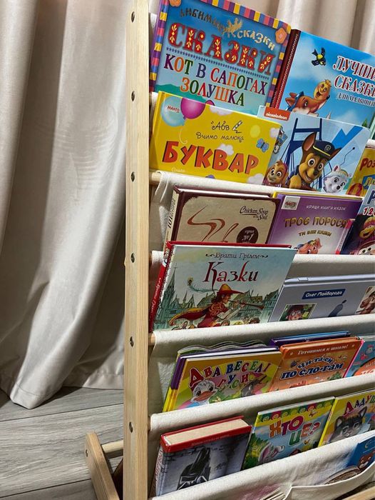 Дитяча книжкова полиця/стелаж для книжок з картинками за методикою
